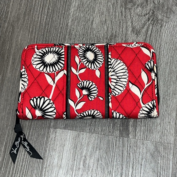 Vera Bradley Red Deco Daisy zippered wallet - Picture 2 of 7